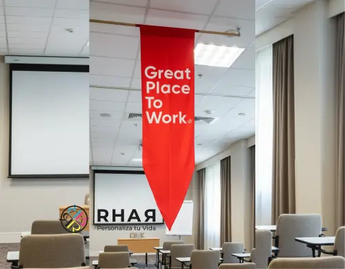 Paisaje natural con montañas y lago